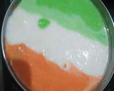 A picture of step 4 of Tricolor Plate Idli.