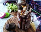 A picture of step 4 of Choco lassi cheesecake smoothie.