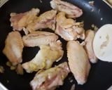Hình bước làm 1 của món Gà om xì dầu nấm hương