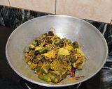 A picture of step 5 of Methi bhindi.
