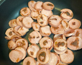 Foto del paso 3 de la receta: Ensalada alemana de patata y salchichas