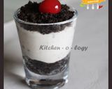 A picture of step 1 of Oreo Glass Cheesecake.