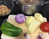 Foto del paso 2 de la receta Marmitako con atún y gambas en olla cocotte