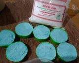 Foto langkah ke 3 dari resep Kue Putu dengan Cetakan.
