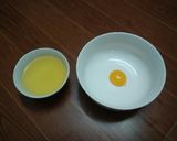 Hình bước làm 2 của món Tự làm bánh bông lan trứng muối chuẩn như bánh mua