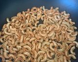 A picture of step 1 of Ají de Fideo.