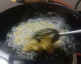 A picture of step 3 of Paneer bread pakoda.