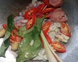 Foto langkah ke 2 dari resep Garang Asem Ayam Kuah Bening Seger (Tanpa Santan).