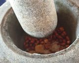 A picture of step 4 of Vegetarian satay.