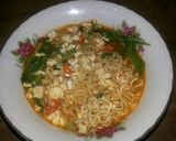 Foto langkah ke 6 dari resep Indomie "tek2" ayam bawang.