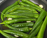 Foto del paso 1 de la receta: 634. Pimientos de padrón caramelizados al ajillo (guarnición)