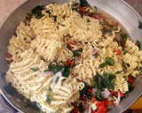 A picture of step 4 of Simple spinach noodle.
