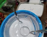 Foto langkah ke 6 dari resep Es Krim Strawberry Homemade.