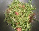 Foto langkah ke 3 dari resep Kangkung seafood saos tiram.