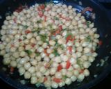 Foto del paso 2 de la receta Garbanzos salteados con aceitunas
