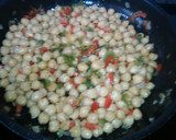Foto del paso 2 de la receta: Garbanzos salteados con aceitunas