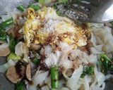 Foto langkah ke 4 dari resep Kwetiau goreng.