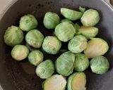 Foto del paso 1 de la receta: Colecitas de Bruselas a la parmesana