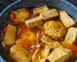 Foto langkah ke 5 dari resep Tumis Tahu Telur Pedas Manis.