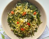 Foto langkah ke 5 dari resep Mie Goreng Kangkung.