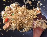 Foto langkah ke 3 dari resep Magelangan Warmindo (Nasi Goreng Mawut / Mie Nastel) #StepByStep.
