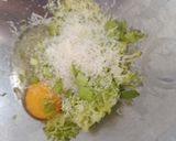 Foto langkah ke 2 dari resep Zucchini Fritters ala mbak Vita Jaurina.