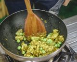 รูปขั้นตอนการทำที่ 11 ของ ข้าวผัดแกงเขียวหวาน ไก่ อาหารไทย เมนูผัด วิธีทำง่ายๆ