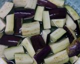 Hình bước làm 1 của món Cà tím nấu cá hộp
