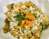 Foto del paso 4 de la receta: 🥘GUISITO 🫕 DE ARROZ 🍚,ARVEJAS PARTIDAS🥙, LENTEJAS🥙Y VERDURAS 🧄🧅🫑🥕🥬🥘🍷🥙