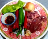 รูปขั้นตอนการทำที่ 1 ของ ตับไก่ผัดน้ำพริกเผา