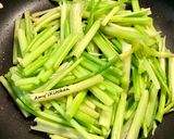 芹菜炒麵腸 / 家常菜的食譜步驟4照片