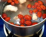 Hình bước làm 3 của món Canh sườn non nấu táo đỏ