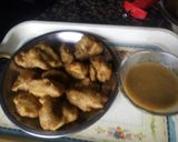 A picture of step 3 of Moong dal pakoda with chutney.