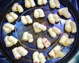 Foto del paso 4 de la receta: Cuernitos de mortadela y ajo