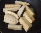 Foto langkah ke 5 dari resep Roti Goreng Pisang Coklat.