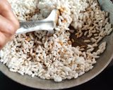A picture of step 2 of Puffed rice laddu.
