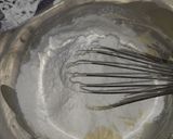 A picture of step 1 of Jiggly wiggly Merry cake.