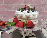 Foto del passaggio 9 della ricetta Meringata ai frutti misti