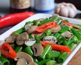 Foto langkah ke 6 dari resep Tumis Bunga Bawang Jamur.