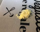 Une image de l'étape 1 de Sauce ail, persil, feta, citron et curcuma (pour poissons).