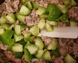 Foto del paso 3 de la receta: Tostadas de carne molida "fácil y delicioso"