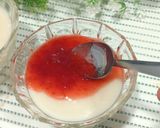 Foto langkah ke 6 dari resep Puding Susu Strawberry.