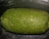 A picture of step 3 of Spinach paratha.