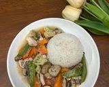 Foto langkah ke 4 dari resep Nasi Ayam Cah Jamur ala Solaria.