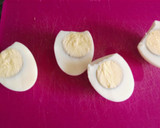 Foto del paso 2 de la receta: Huevos rellenos con salmón ahumado y queso