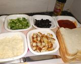 A picture of step 1 of Bread pizza.