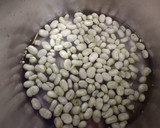 Foto del paso 3 de la receta: Lubina en cofre de hojaldre con salteado de habas tiernas