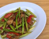 Foto langkah ke 5 dari resep Asparagus Tumis Ayam.