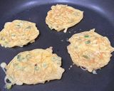 A picture of step 7 of Egg and Vermicelli Dumlette.