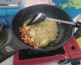 รูปขั้นตอนการทำที่ 5 ของ สปาเก็ตตี้ผัดไข่มะเขือเทศชีส เมนูเด็ก 2 ขวบ
